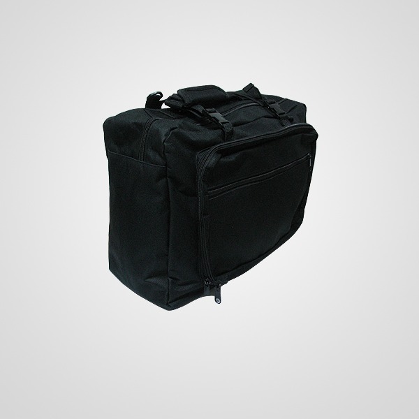 22J013 Maletín mochila Porta Notebook color negro Posee un bolsillo